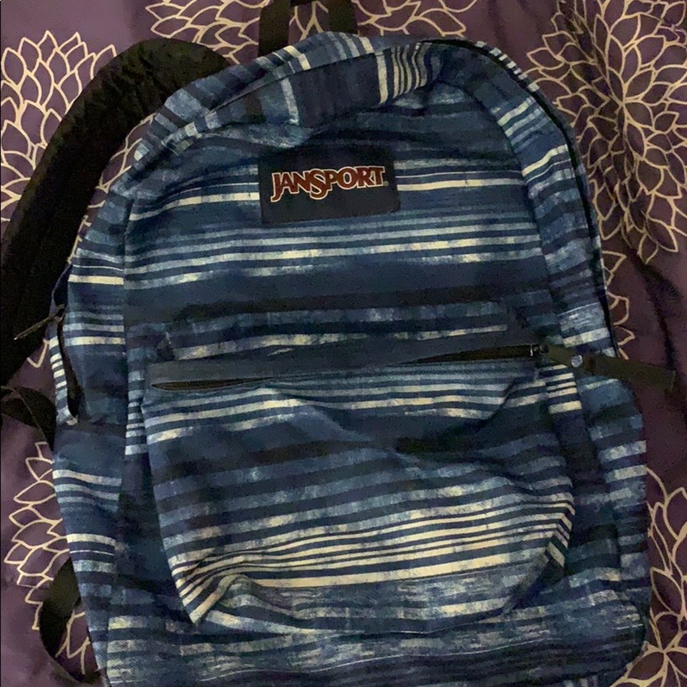 JANSPORT BACKPACK w/ small zipper pouch in front.